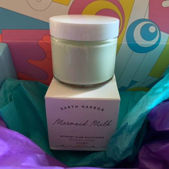 Earth Harbor bundle: Glow Juice Enzyme mask & Mermaid Milk Glow Moisturizer. - Picture 14 of 16